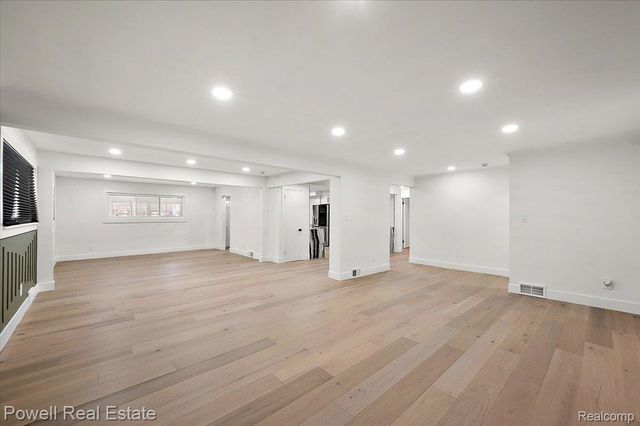 23450 Wildwood Street, Oak Park, MI 48237