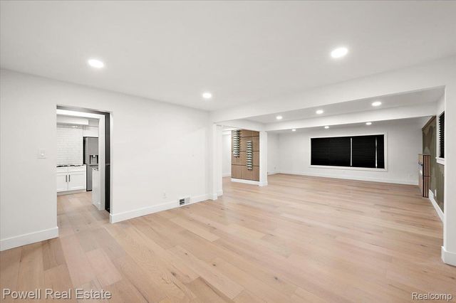 23450 Wildwood Street, Oak Park, MI 48237