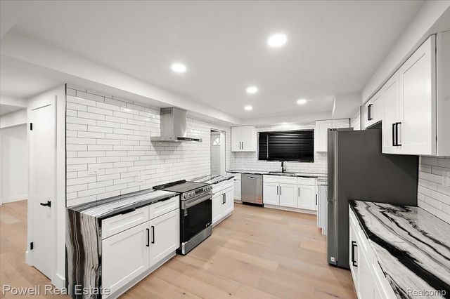 23450 Wildwood Street, Oak Park, MI 48237