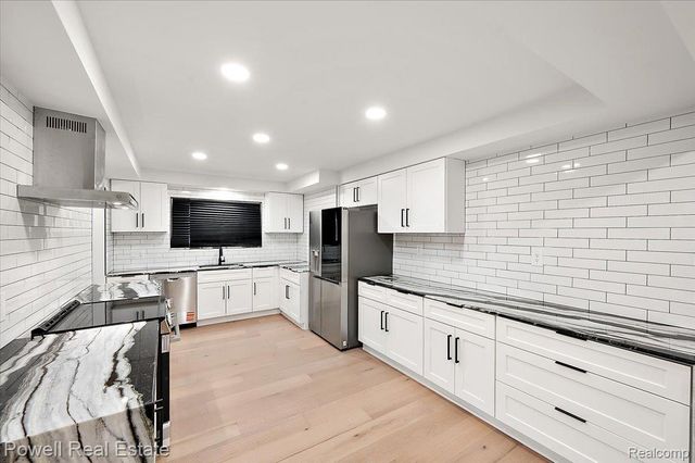 23450 Wildwood Street, Oak Park, MI 48237