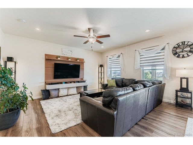 48 Chipeta Way, Lochbuie, CO 80603