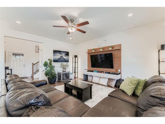 48 Chipeta Way, Lochbuie, CO 80603