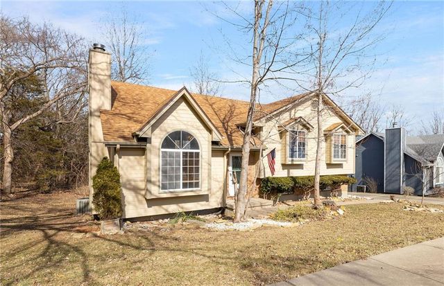 410 SW 24Th Street, Oak Grove, MO 64075
