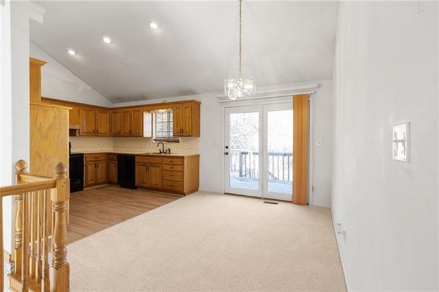 410 SW 24Th Street, Oak Grove, MO 64075