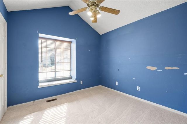 410 SW 24Th Street, Oak Grove, MO 64075