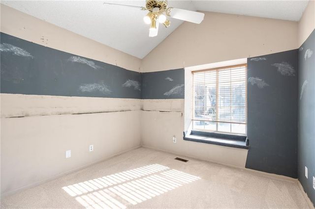 410 SW 24Th Street, Oak Grove, MO 64075