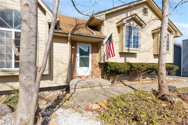 410 SW 24Th Street, Oak Grove, MO 64075