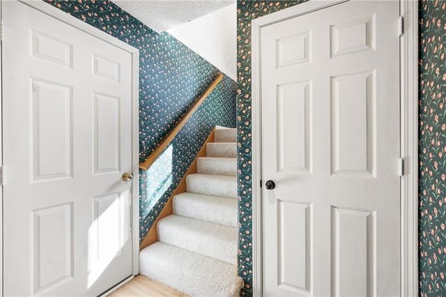 410 SW 24Th Street, Oak Grove, MO 64075