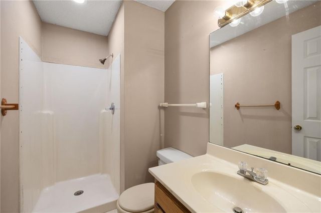 410 SW 24Th Street, Oak Grove, MO 64075
