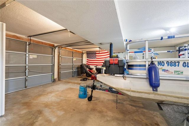 410 SW 24Th Street, Oak Grove, MO 64075