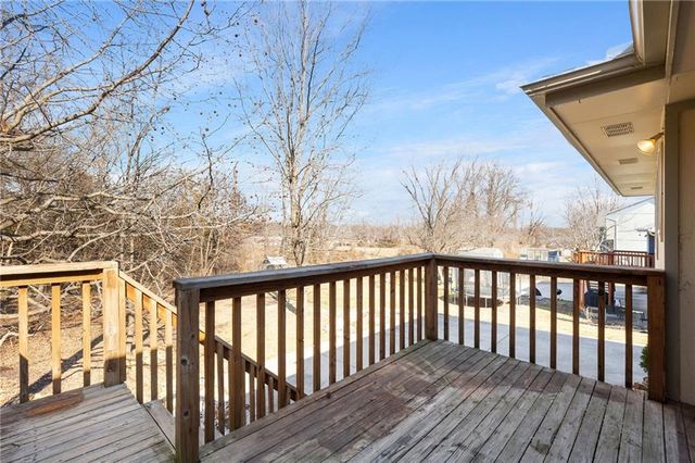 410 SW 24Th Street, Oak Grove, MO 64075