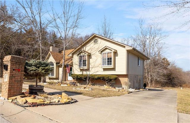 410 SW 24Th Street, Oak Grove, MO 64075