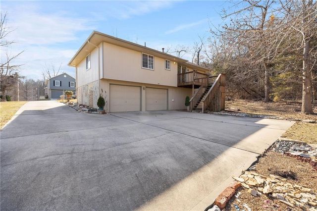 410 SW 24Th Street, Oak Grove, MO 64075