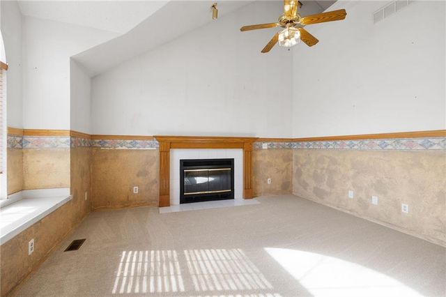 410 SW 24Th Street, Oak Grove, MO 64075