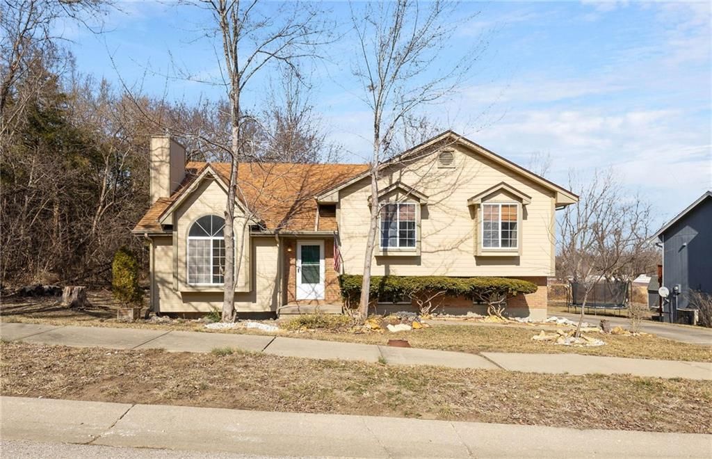 410 SW 24Th Street, Oak Grove, MO 64075