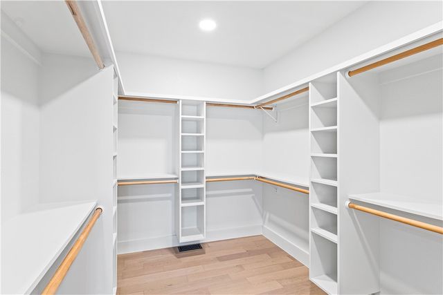 1 Barrow Circle, Bella Vista, AR 72715