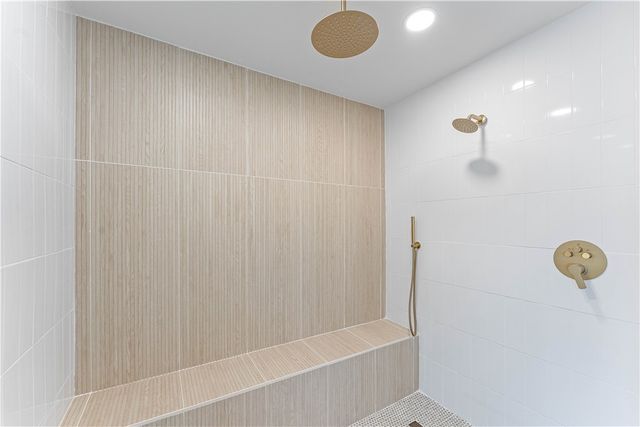 1 Barrow Circle, Bella Vista, AR 72715