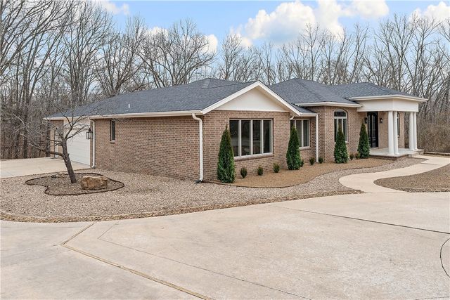 1 Barrow Circle, Bella Vista, AR 72715
