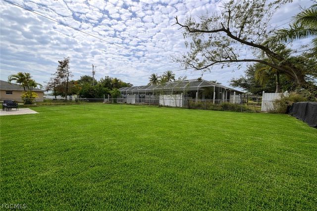 1718 SW Santa Barbara PL, Cape Coral, FL 33991