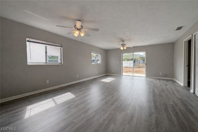 1718 SW Santa Barbara PL, Cape Coral, FL 33991