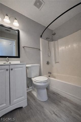 1718 SW Santa Barbara PL, Cape Coral, FL 33991