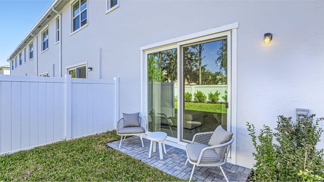 305 SE Crossoak Lane, Port St Lucie, FL 34984