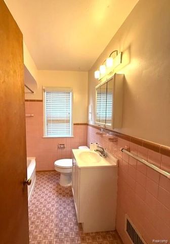414 Moross Road, Grosse Pointe Farms, MI 48236