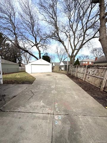 414 Moross Road, Grosse Pointe Farms, MI 48236