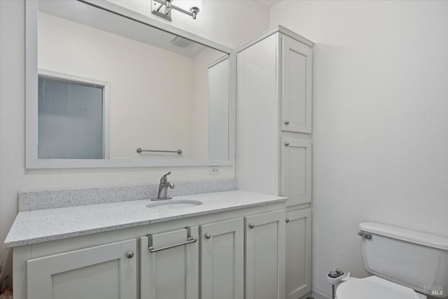 2950 Mira Vista Ln, Clearlake, CA 95422