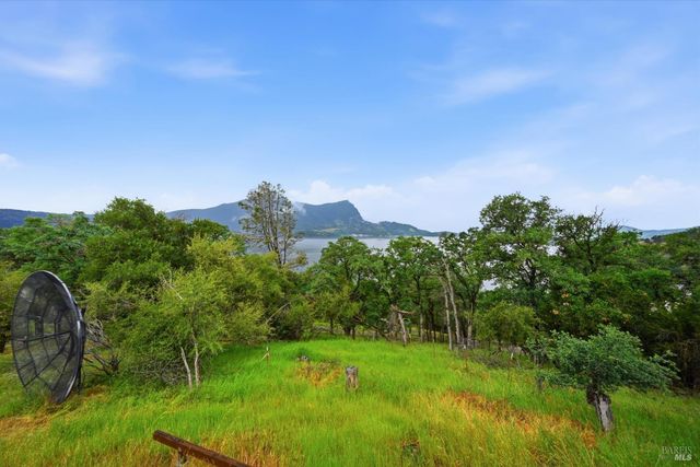 2950 Mira Vista Ln, Clearlake, CA 95422