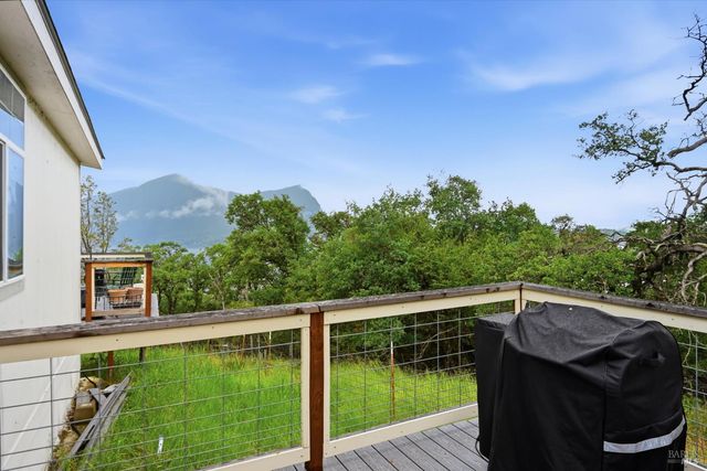 2950 Mira Vista Ln, Clearlake, CA 95422