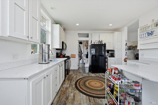 2950 Mira Vista Ln, Clearlake, CA 95422