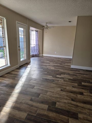 16458 Cavendish Drive, Houston, TX 77059