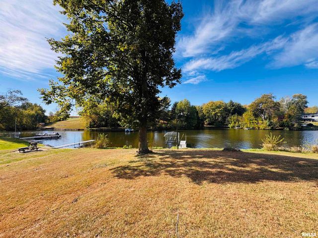 21 BRICKER Circle, Avon, IL 61415