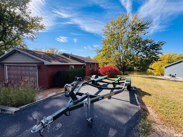 21 BRICKER Circle, Avon, IL 61415