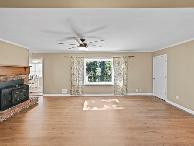 201 Crestview Dr, Gaffney, SC 29340