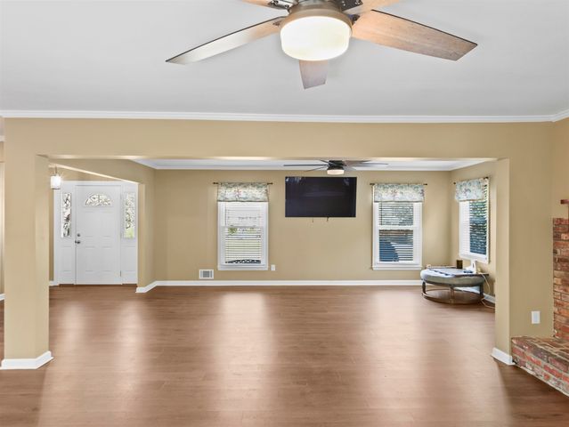 201 Crestview Dr, Gaffney, SC 29340