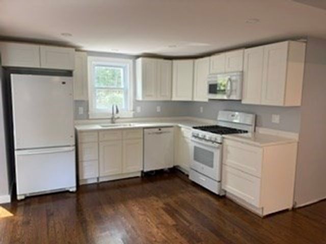 83 Woodridge Rd, Duxbury, MA 02332