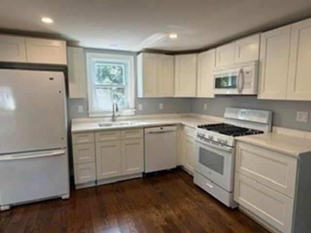 83 Woodridge Rd, Duxbury, MA 02332