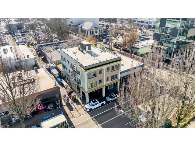 612 E BURNSIDE St, Portland, OR 97214