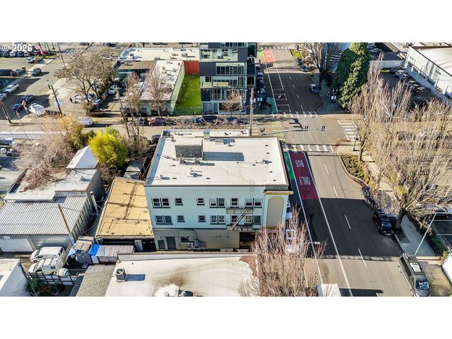 612 E BURNSIDE St, Portland, OR 97214