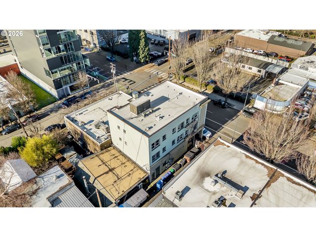 612 E BURNSIDE St, Portland, OR 97214