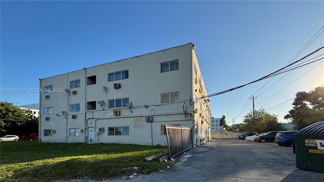 1400 NE 111th St, Miami, FL 33161