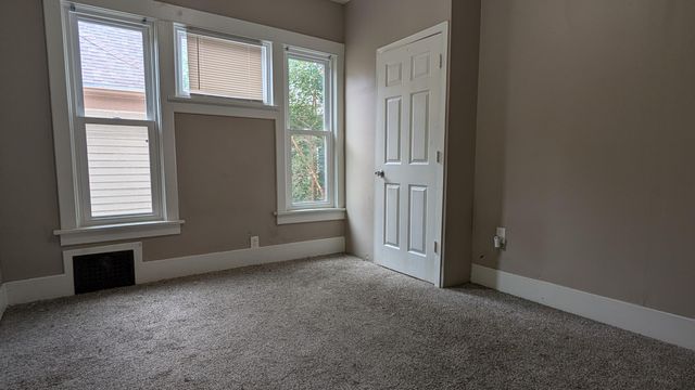 415 S 1 Street, Council Bluffs, IA 51503