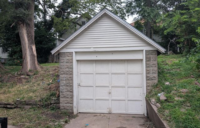 415 S 1 Street, Council Bluffs, IA 51503