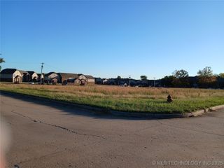 122 S Yorkshire Boulevard, Wagoner, OK 74467