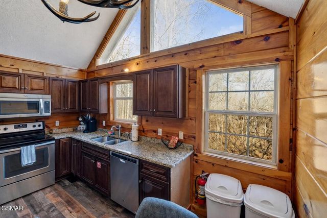 623 Country Oaks Drive, Pigeon Forge, TN 37863