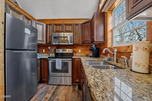 623 Country Oaks Drive, Pigeon Forge, TN 37863