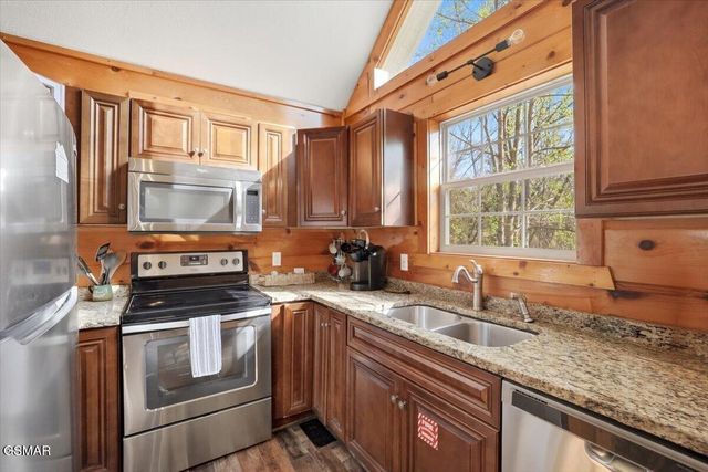623 Country Oaks Drive, Pigeon Forge, TN 37863