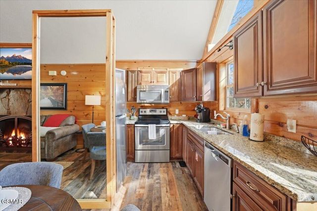 623 Country Oaks Drive, Pigeon Forge, TN 37863